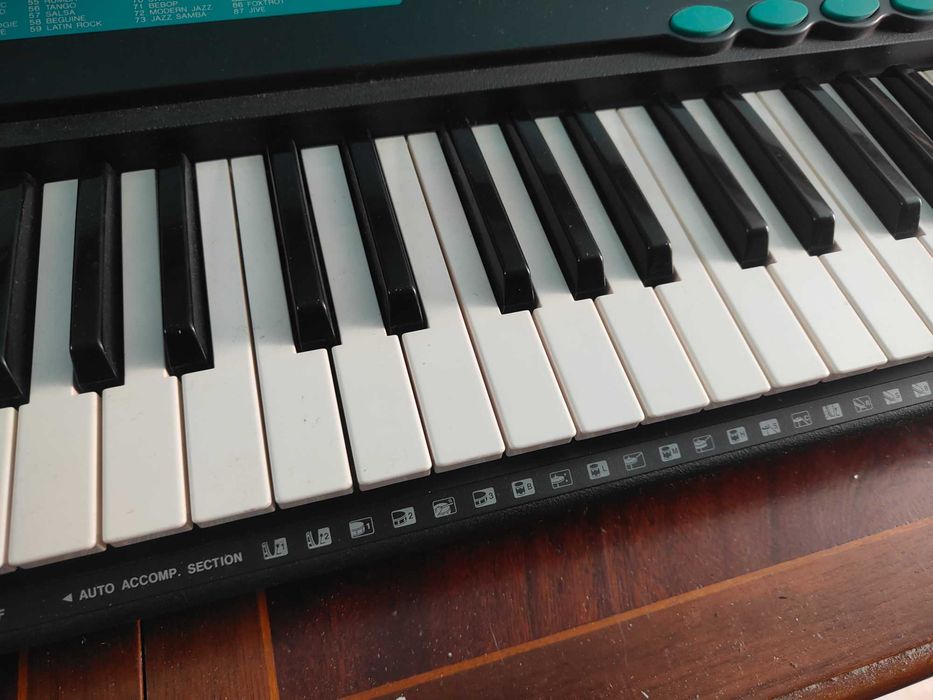 Teclado Eletrónico Yamaha PSR-185 – Com Ritmos e Acompanhamento