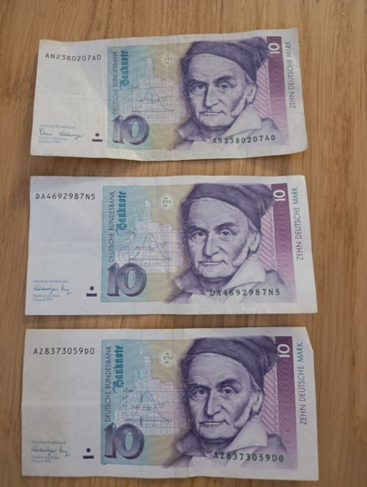 Trzy banknoty 10 marek