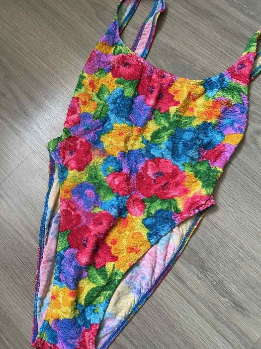 Сдельные женские купальники