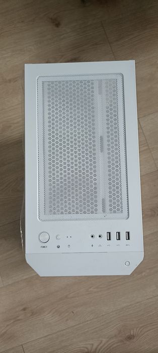 Obudowa MSI MAG Forge M100R jak nowa