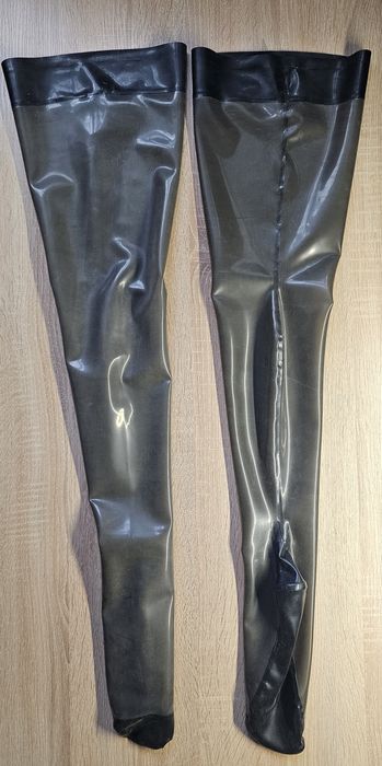 Панчохи зі справнього латексу