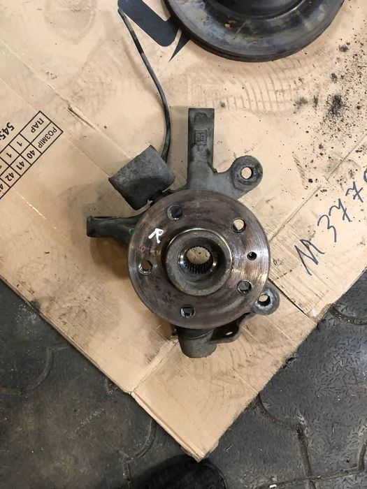 Кулак поворотний правий передній BOSCH Mercedes Vito 638