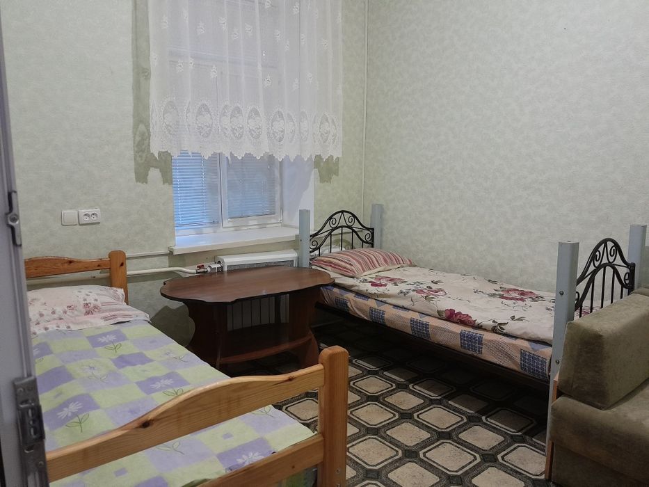 Здається подобово будинок,3 кімнати.