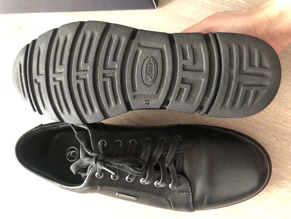 Продам чоловічі черевики