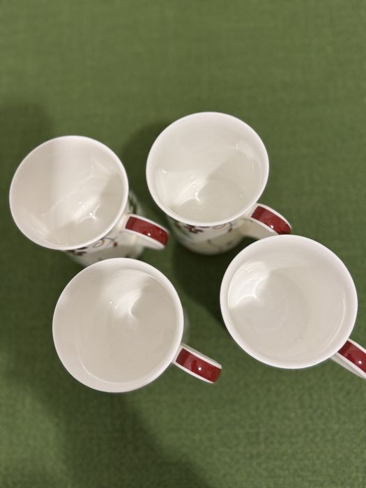 Kubki porcelanowe z jarzębiną
