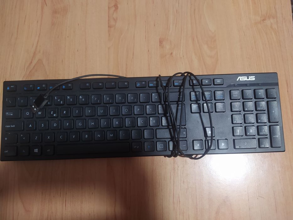 PC Monitor + Keyboard64563969467651120