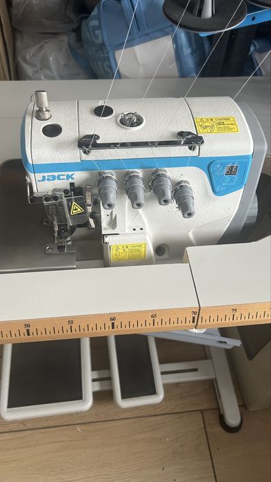 Maszyna do szycia Jack E4S Owerlok 4 nitkowy, 2 igłowy.