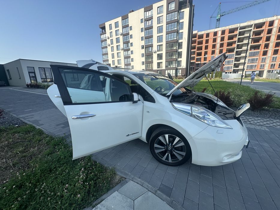 Nissan Leaf 30 kWh | Bose | Камери 360° | Гарний стан | Без вкладень
