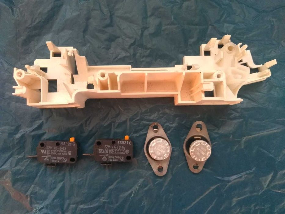 Запчасти до микроволновой печи LG разные...