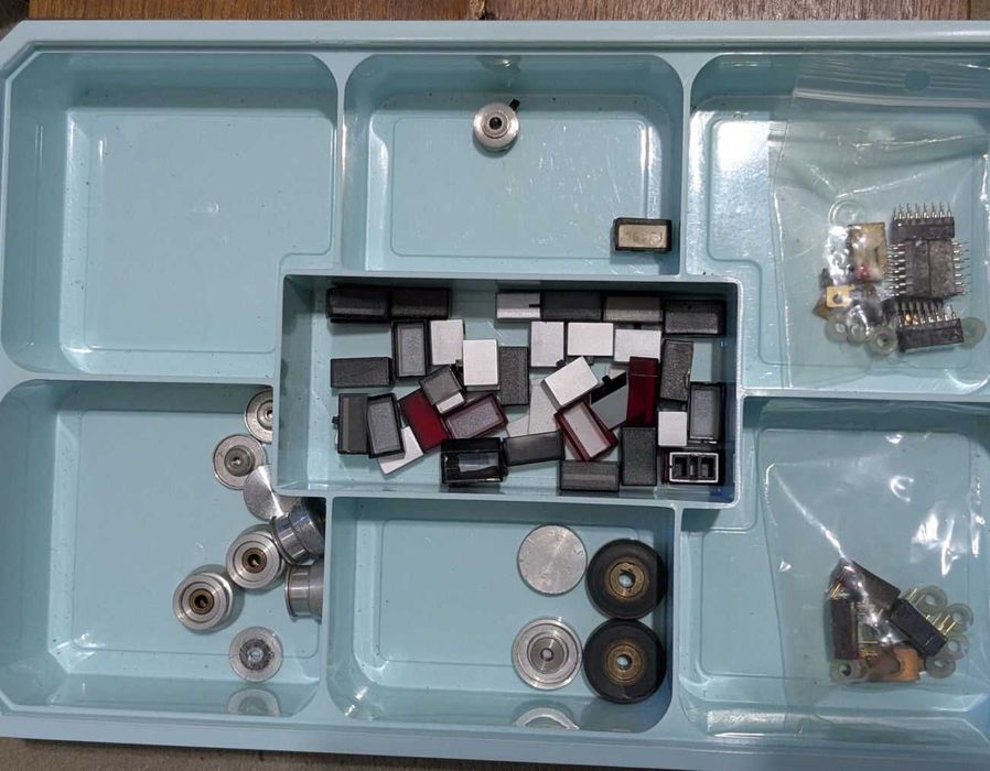 Lote de peças de 2 gravadores Revox A700