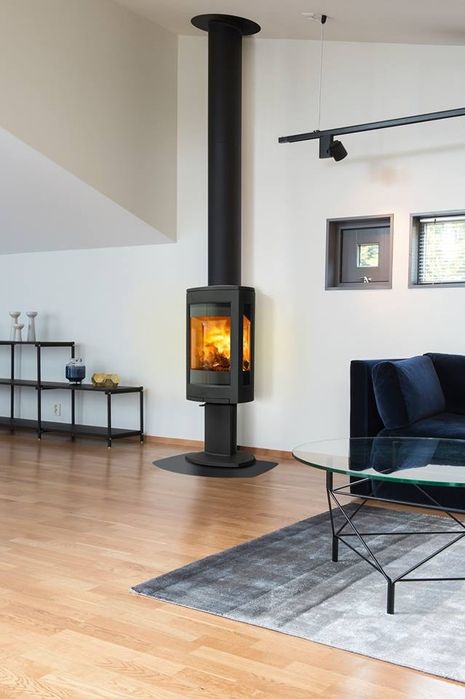 Kominek Jotul F 373 na kolumnie