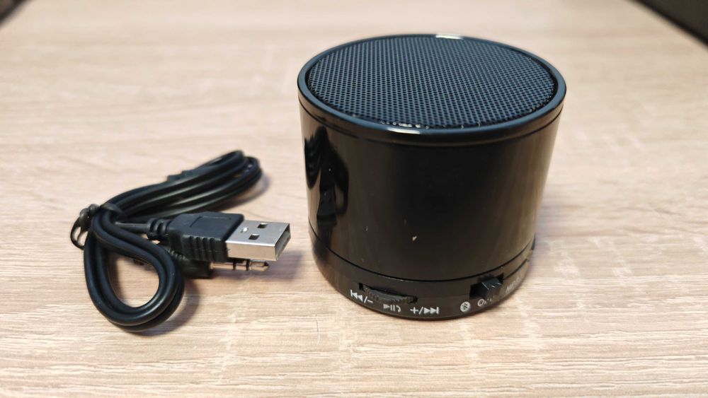 Nowy głośnik bezprzewodowy Bluetooth czarny