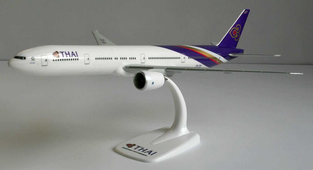 Avião de coleção Herpa -  THAI Airways Boeing 777-300-ER com 37 cm