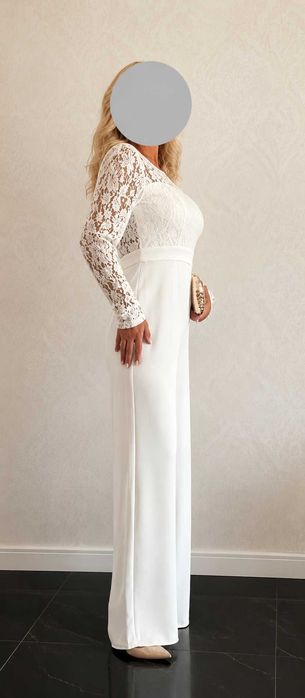 Elegancki biały kombinezon z odkrytymi plecami/ koronka