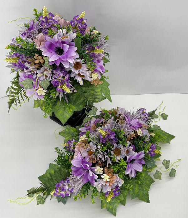 Zestaw kwiatów na grób stroik i bukiet fioletowy