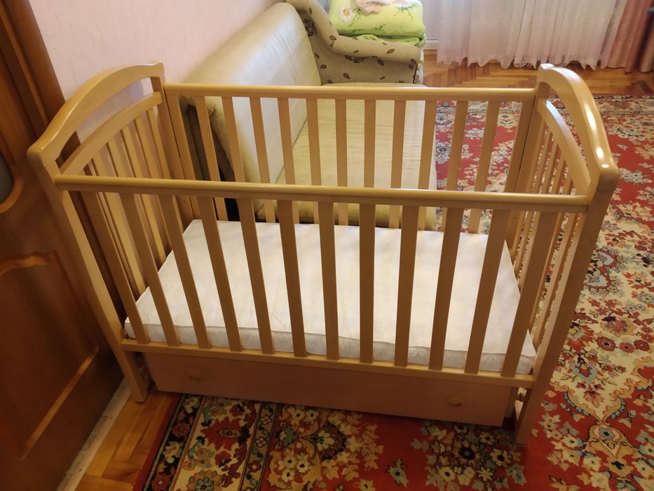 Детская кроватка "Соня" торговой марки Veres.