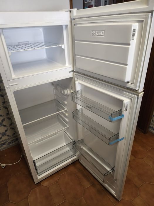 Frigorífico Vox com congelador