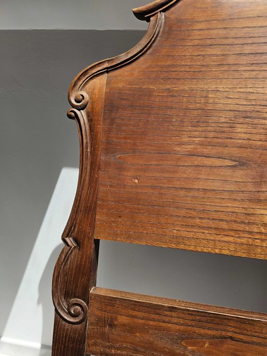 2 Camas de Madeira Maciça