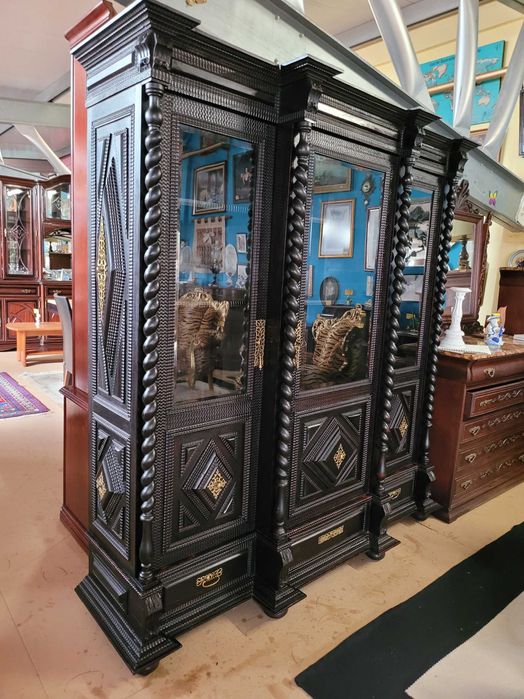 Livreiro antigo em madeira maciça trabalhada - ótimo estado