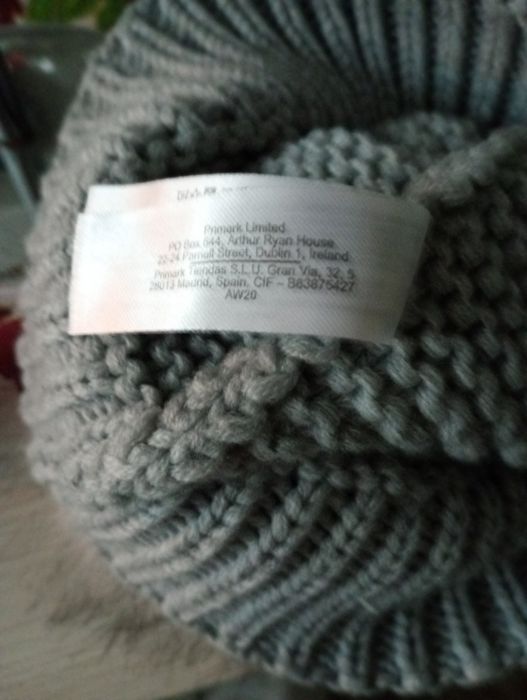 Piękna czapeczka popielata damska długa