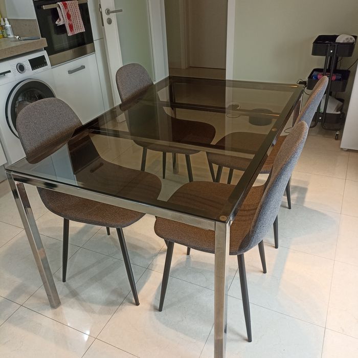Mesa e 4 cadeiras