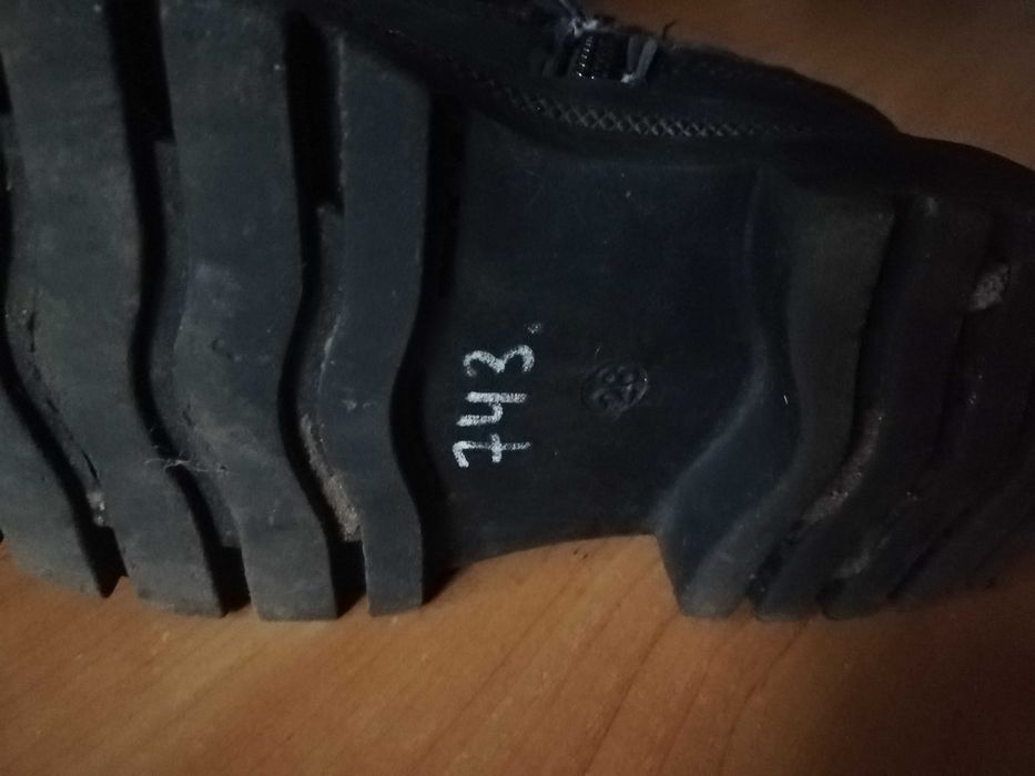 Віддаємо дитяче взуття, одяг бу. По почті не пересилаємо