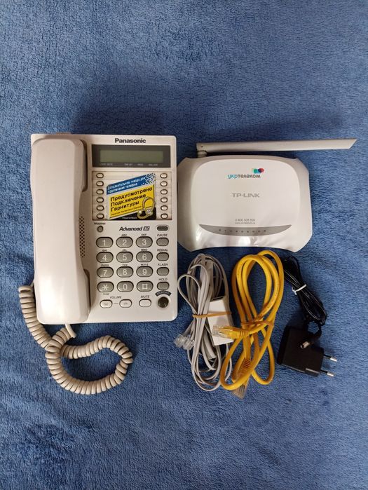 Телефон плюс роутер плюс кабелі для якісного  інтернету