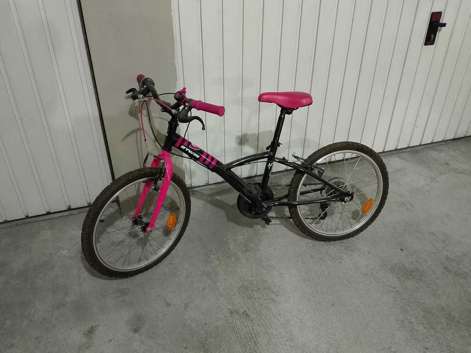 Bicicleta para menina B-Twin 24", preto e cor-de-rosa com mudanças