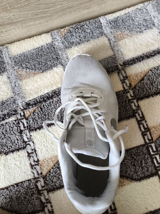 Кросівки найк. . .