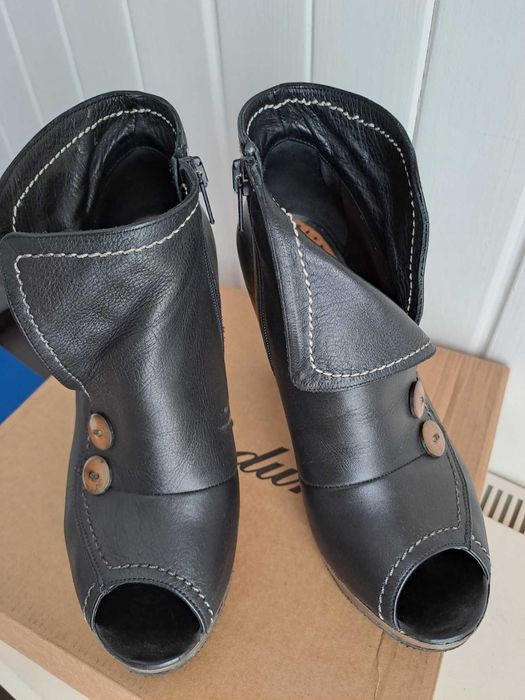 Botki z czarnej skory, peep-toe, marki Badura, r. 38