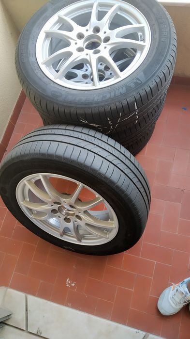 3 Pneus Michelin ,com jantes de origem Mercedes