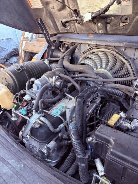 Toyota  serie 8 30 triplex , sobe 5,5m, empilhador