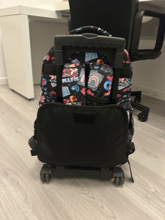 Mochila Escolar com Rodas TOTTO – Como Nova!