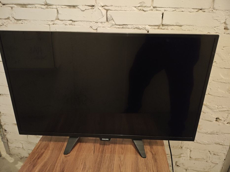 telewizor 32cale full HD led philips model 32PFH4101/88 pilot kable 2szt hdmi