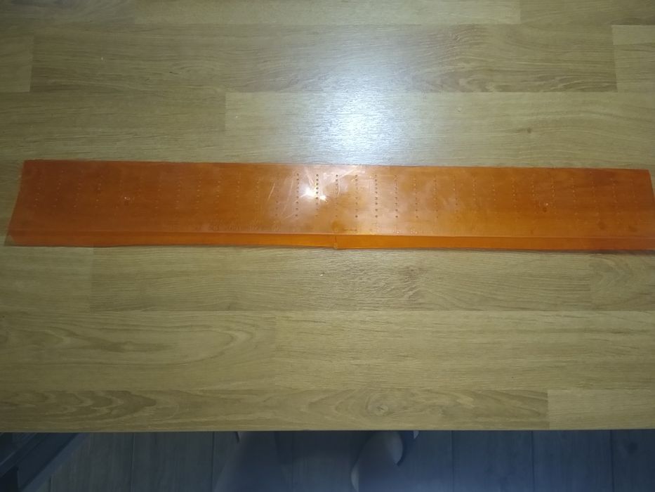 Przymiar stolarski do tworzenia otworów