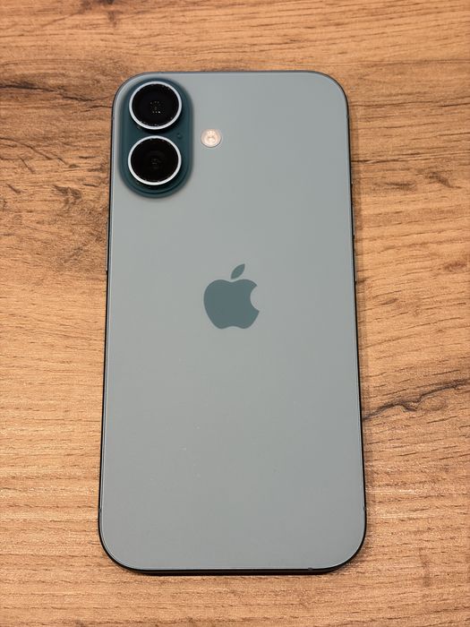 Uzywany iPhone 16 256gb 89% kondycji baterii