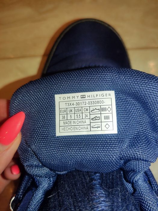 Buty jesienno zimowe Tommy Hilfiger rozm. 38
Rozm. 38, długość wkładki