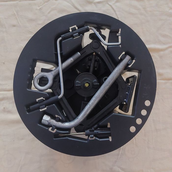 Macaco de carro kit completo. Opção com pneu suplente