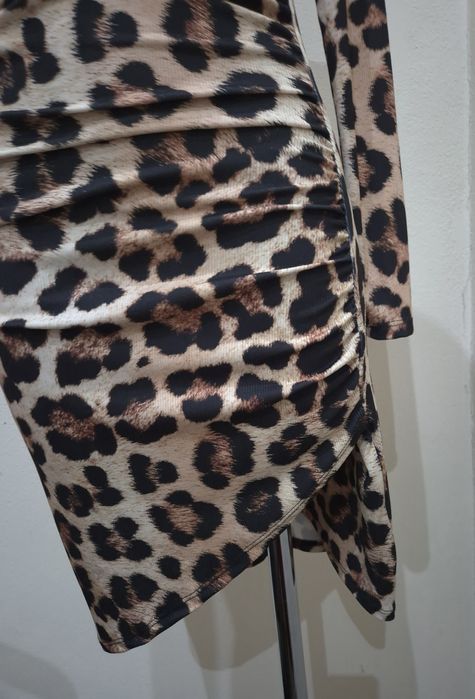 Sukienka print panterka prążek marszczona uni