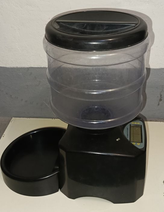 Automatyczny dozownik do karmy