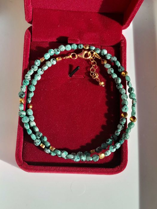 Srebrny naszyjnik z kamienia naturalnego szmaragd.