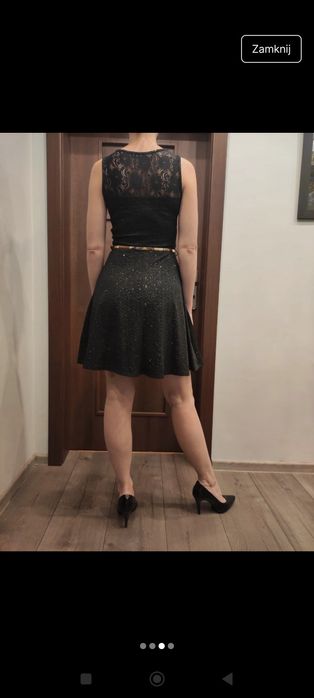 Czarna sukienka z paskiem