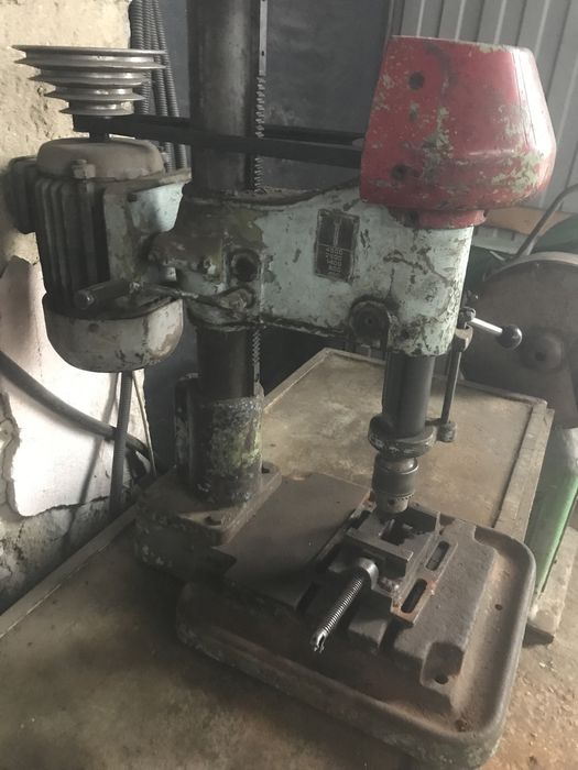 Свердлільний станок промисловий 380/220 в комплекті стіл,стан добрий..