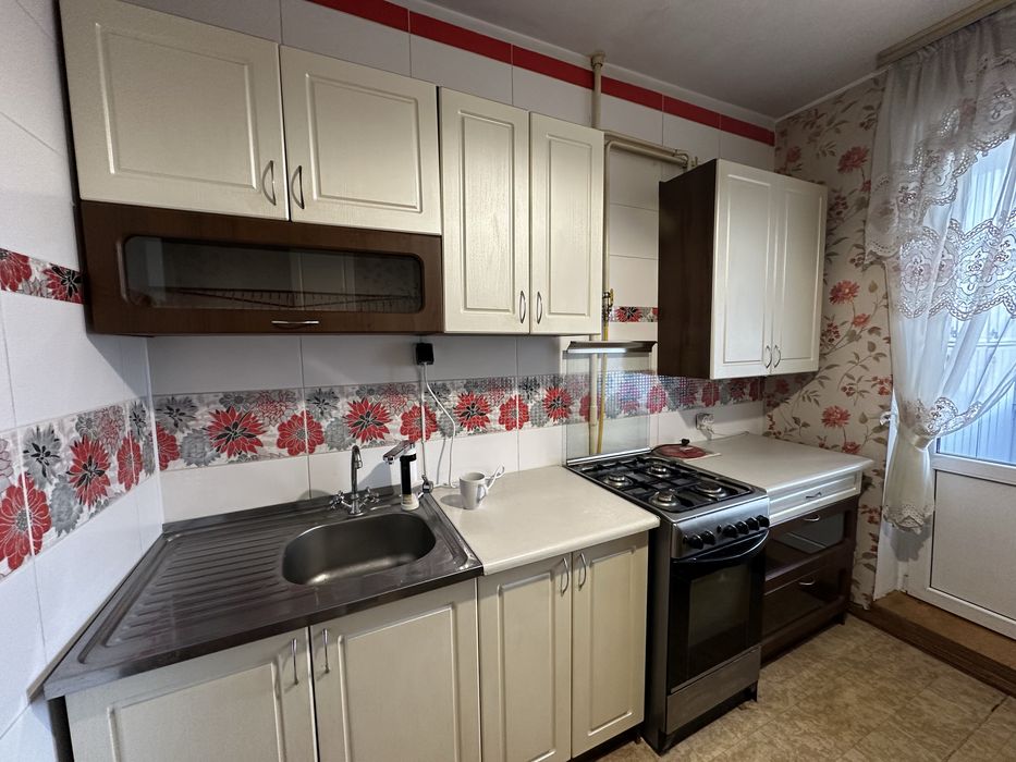 Оренда кімнати в 3-кімнатній квартирі для дівчини