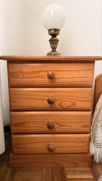 Mesas de cabeceira e comoda de quarto