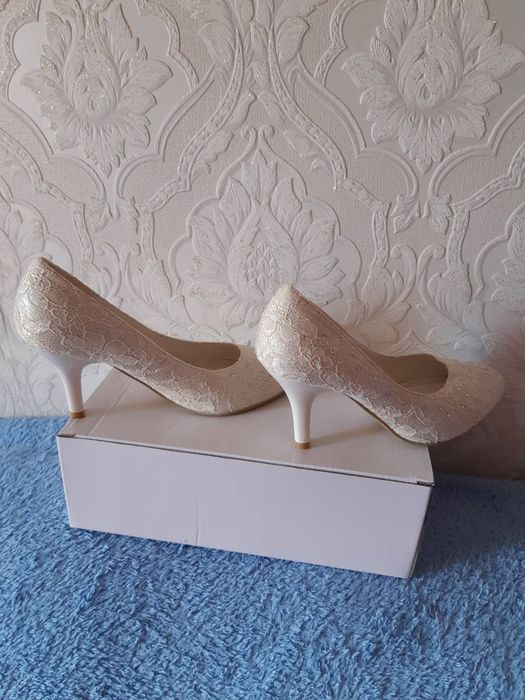 Білі "Весільні туфлі"