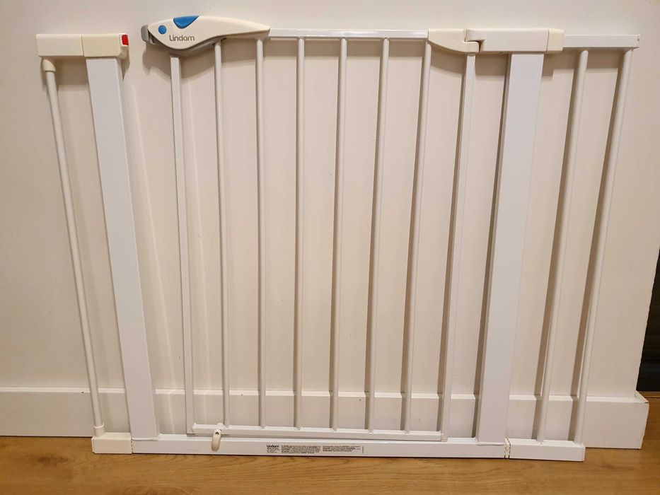 Dwie barierki Lindam z rozszerzeniami 74-100