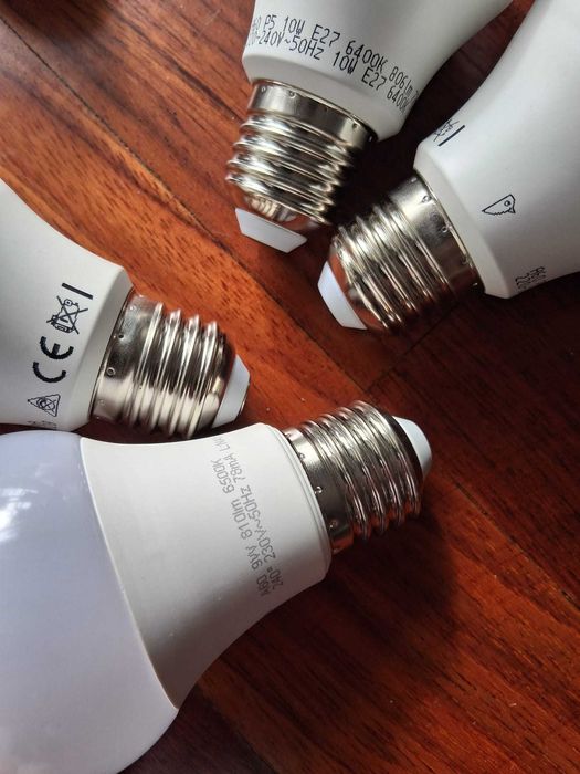 Conjunto lâmpada e casquilho (4) luz branca