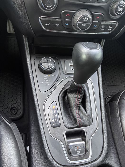 jeep cherokee trailhawk