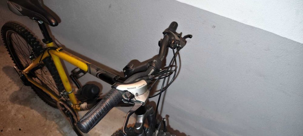 Bicicleta BTT Shimano Altus com Suspensão RST – Muito Estimada